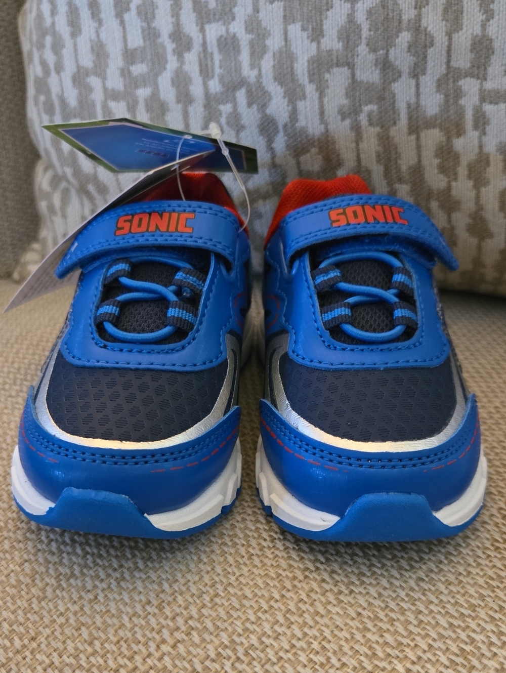 Kids SONIC The HEDGEHOG Light Up Sneakers. NWT